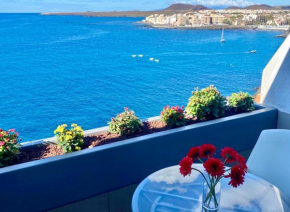 Apto 143 Wonderful Sea View Apartment with swimming pool